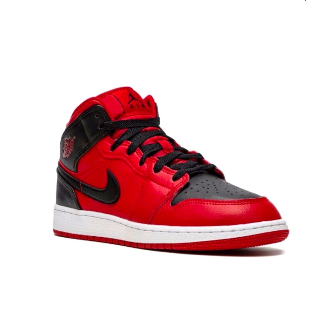 Jordan 1 Retro Mid “Reverse Bred”